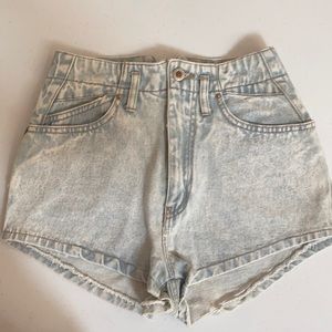 SQUEEZE Light Washed Jean Shorts